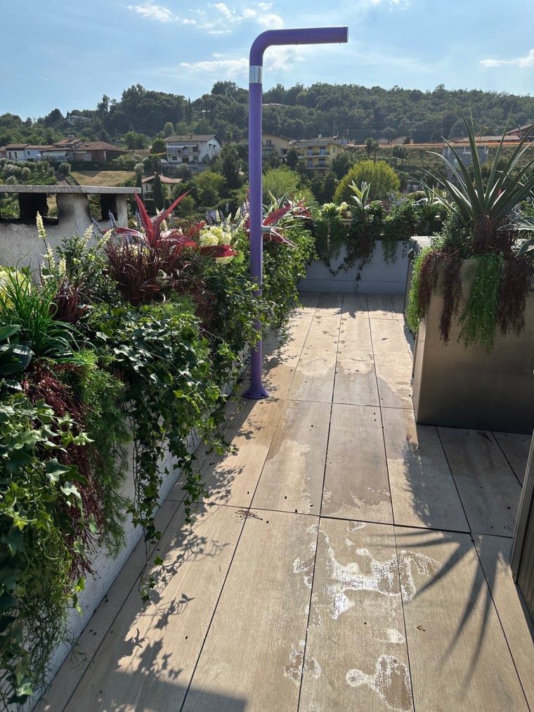 Verde artificiale UV resistant con vista panoramica dalla terrazza dell'Hotel Le Palme